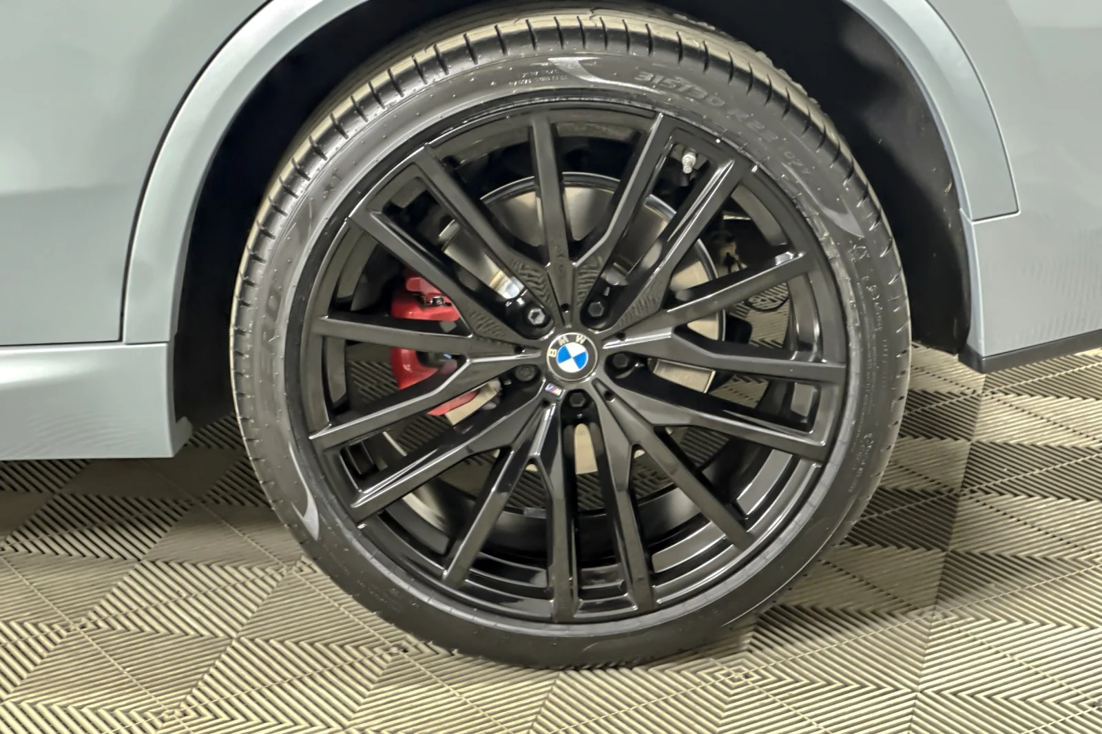 Used 2024 BROOKLYN GRAY BMW xDrive40i Sports Activity Vehicle image 26