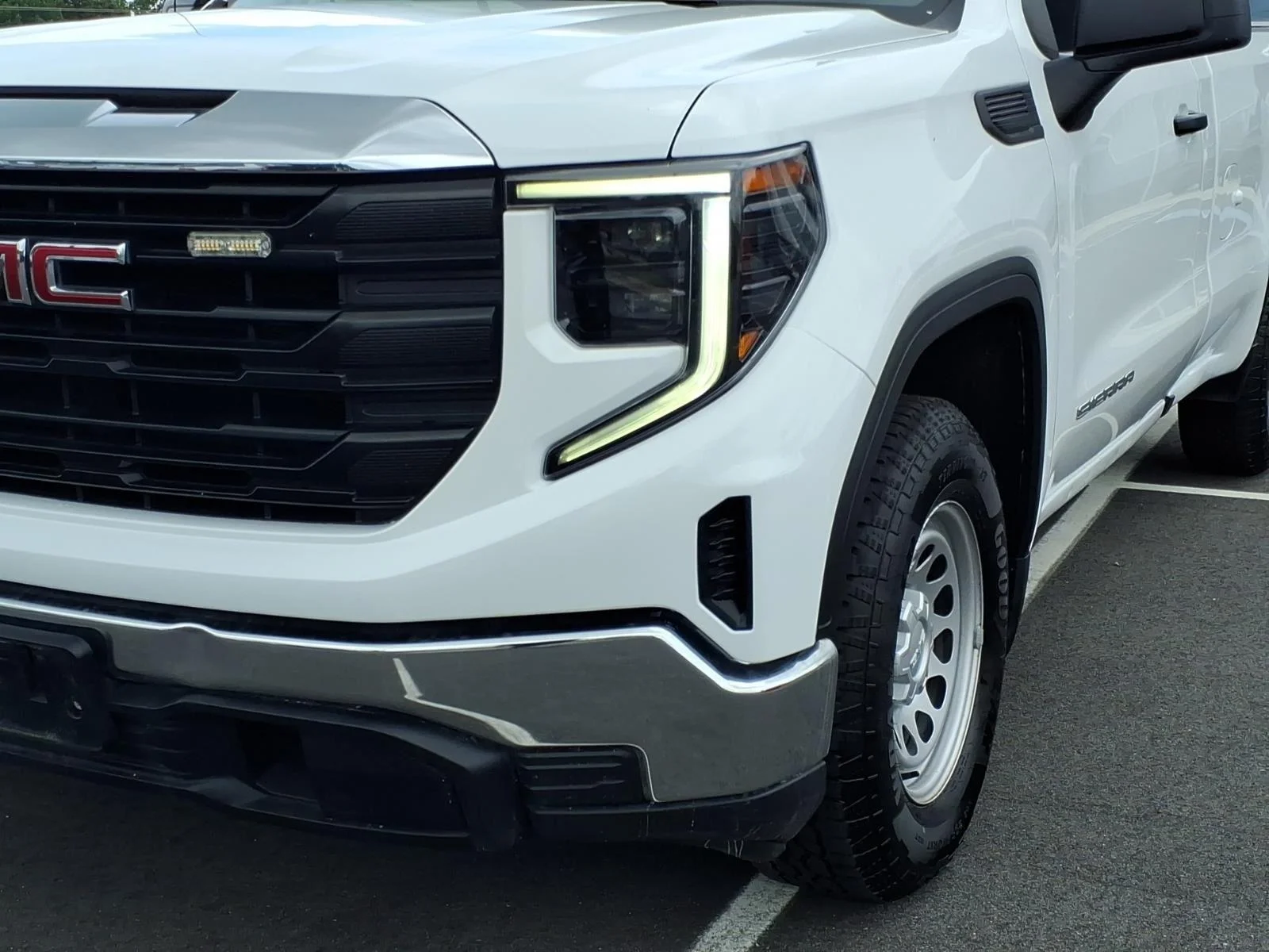 Used 2024 Summit White GMC Pro image 13