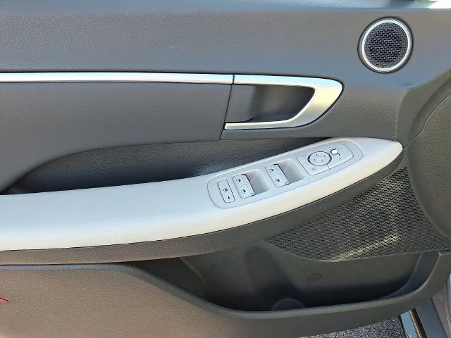 Used 2024 Blue Hyundai SEL image 12