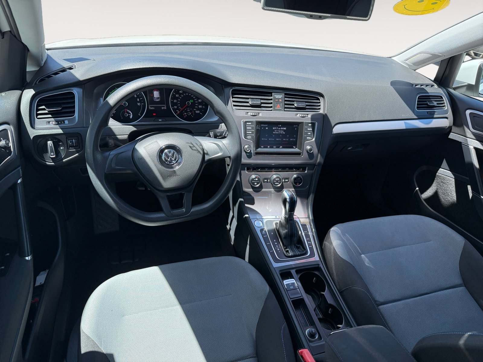Used 2015 Pure White VOLKSWAGEN Limited Edition image 15