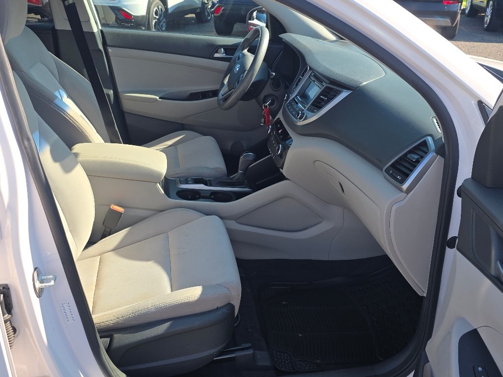 Used 2016 Dazzling White Hyundai SE image 22