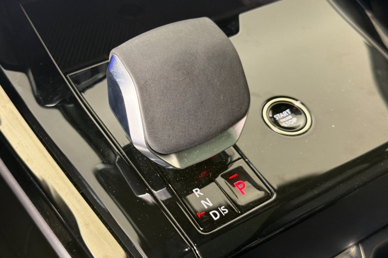 Used 2025 VELOCITY BLUE SV Land Rover Autobiography image 21