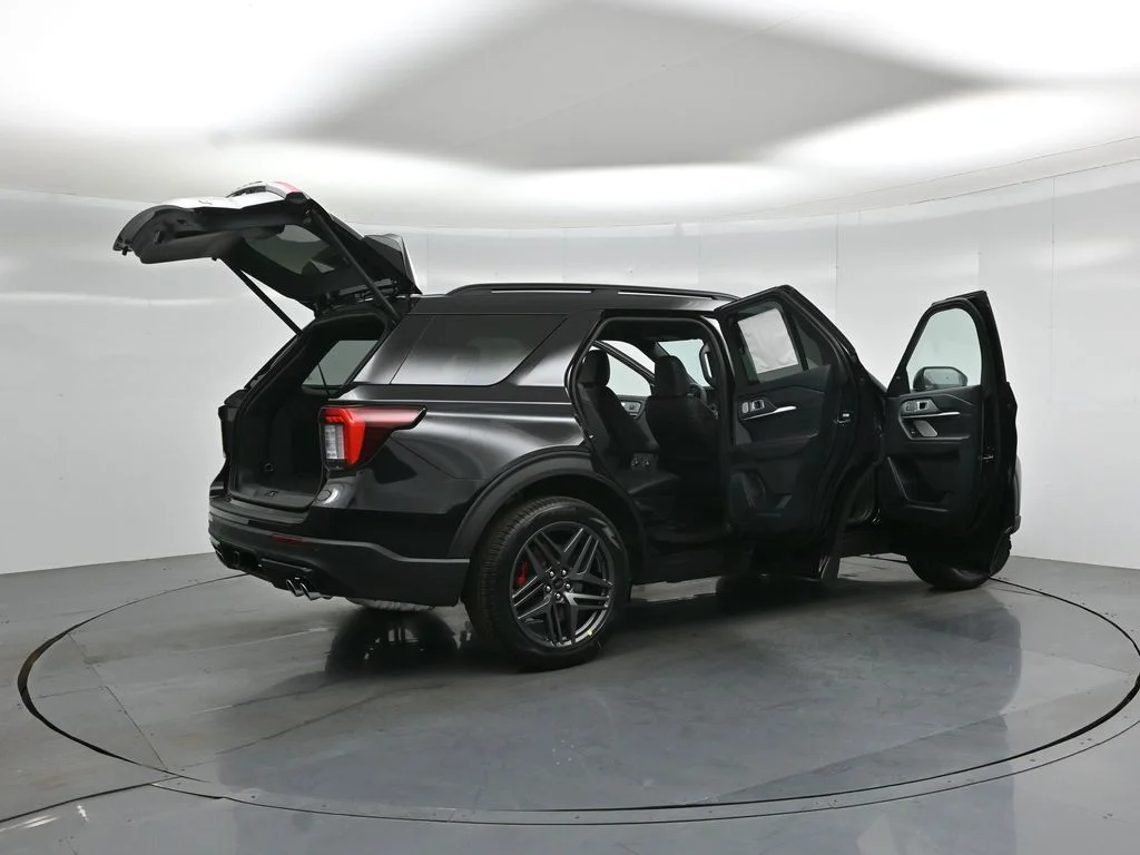 New 2026 Agate Black Metallic Ford ST image 5
