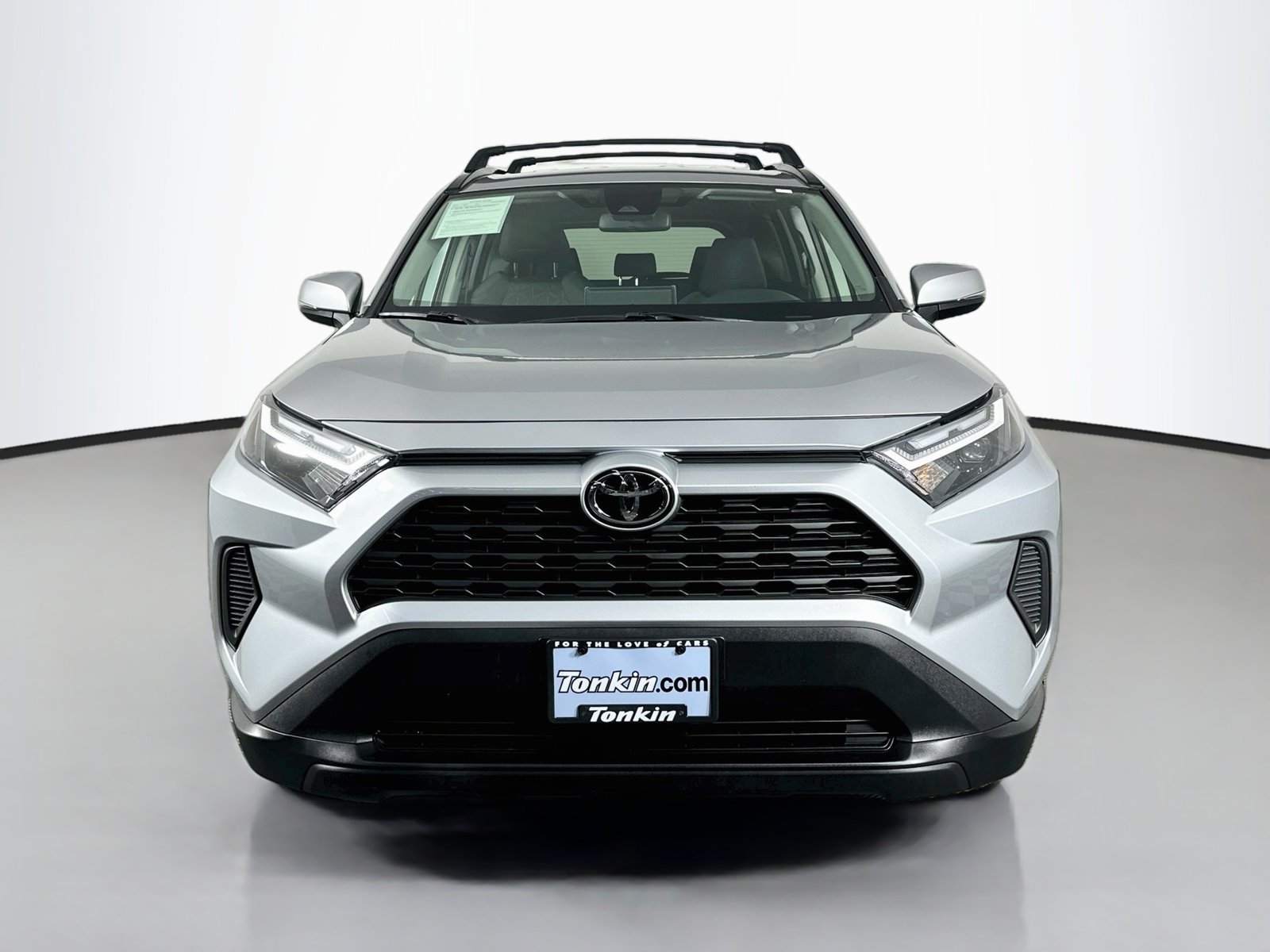 Used 2025 Silver Sky Metallic Toyota XLE image 2
