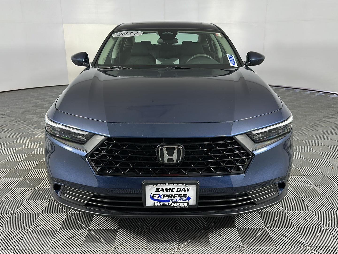 Used 2024 Canyon River Blue Metallic Honda EX image 5