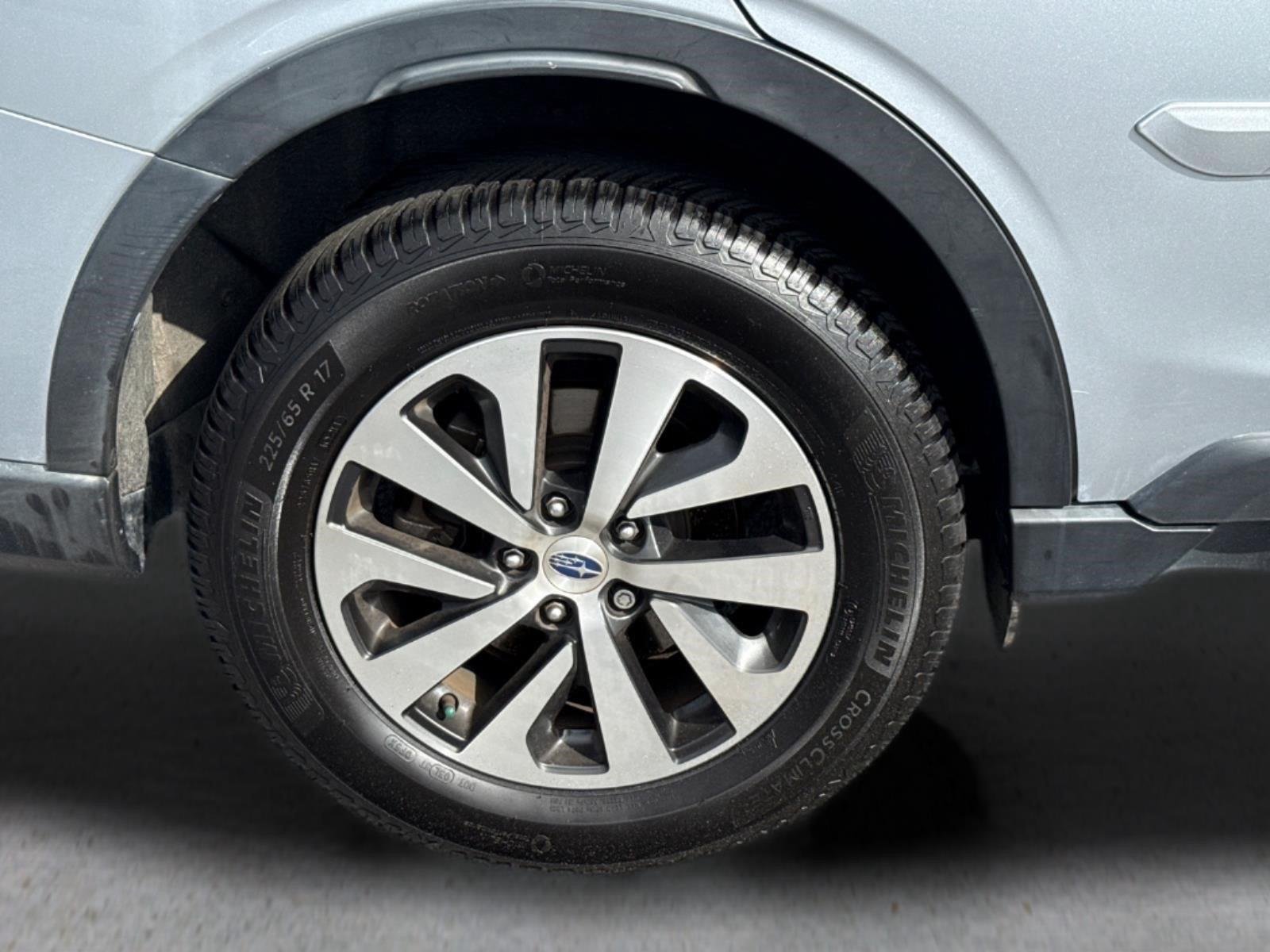 Used 2021 Ice Silver Metallic Subaru Premium image 18