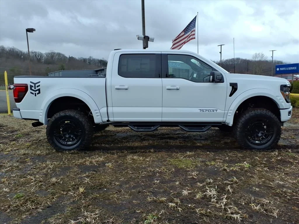 New 2026 Oxford White Ford XLT image 9