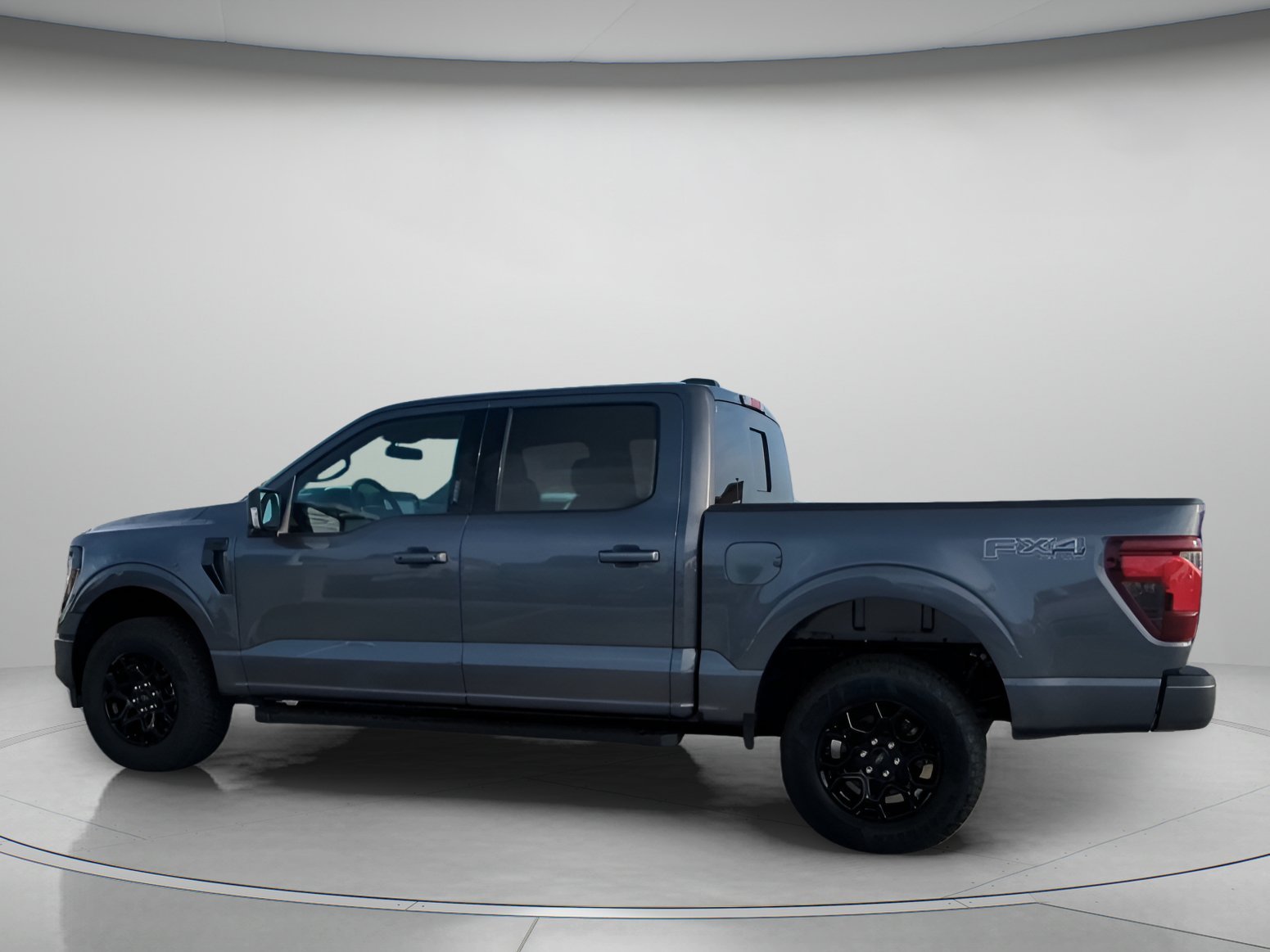 New 2026 Carbonized Gray Metallic Ford XLT image 12