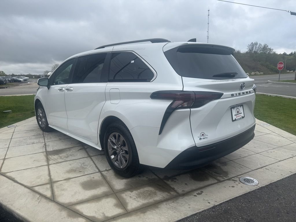Used 2025 Beige Toyota XLE image 5