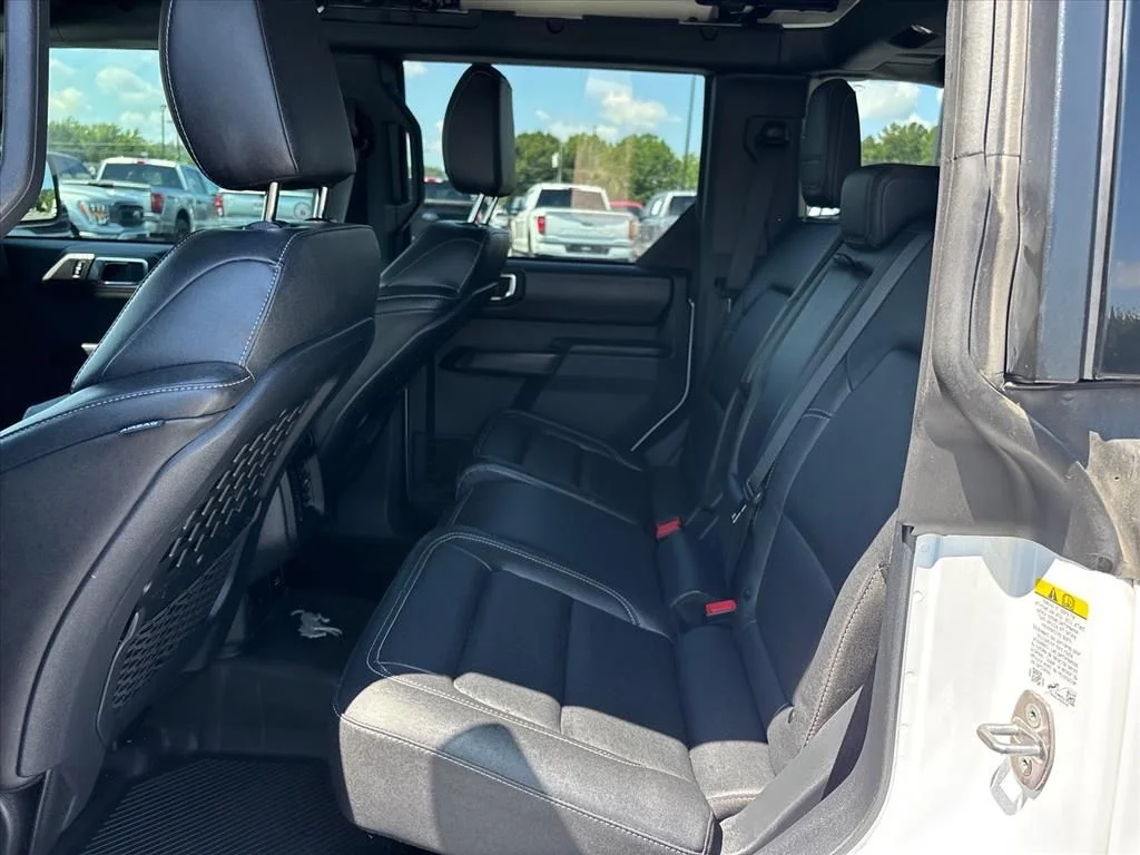 Used 2025 White Ford Badlands image 17