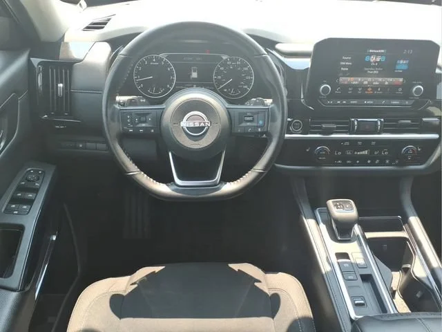 Used 2024  Nissan SV image 4