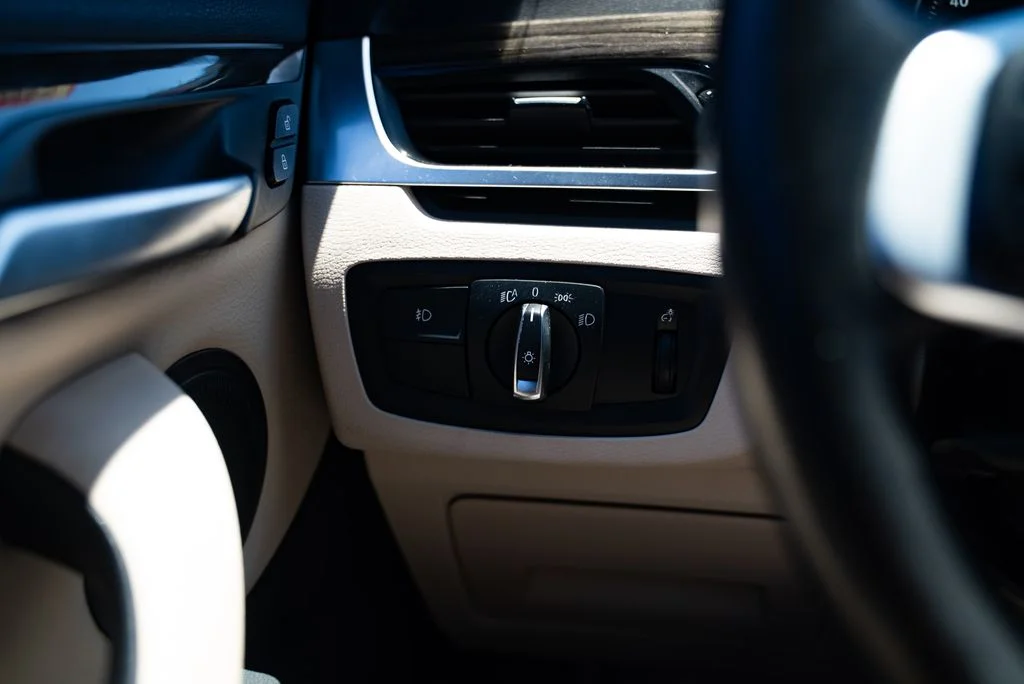 Used 2018 Orange BMW xDrive28i image 13