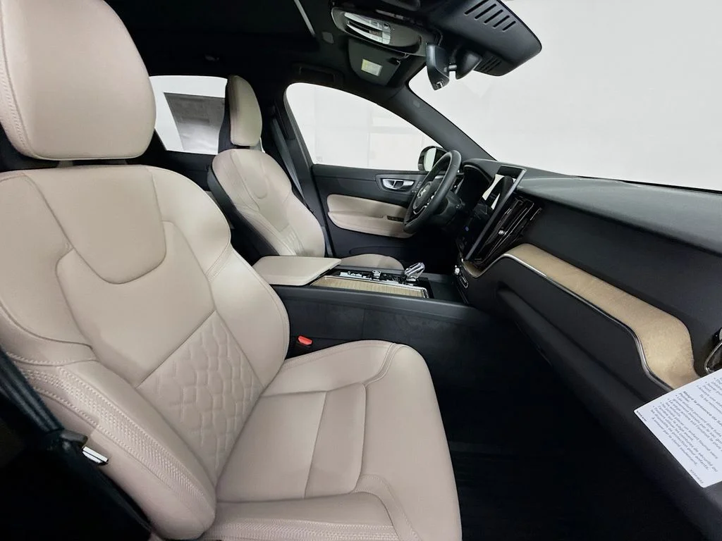 New 2026 Crystal White Volvo T8 Plus image 23
