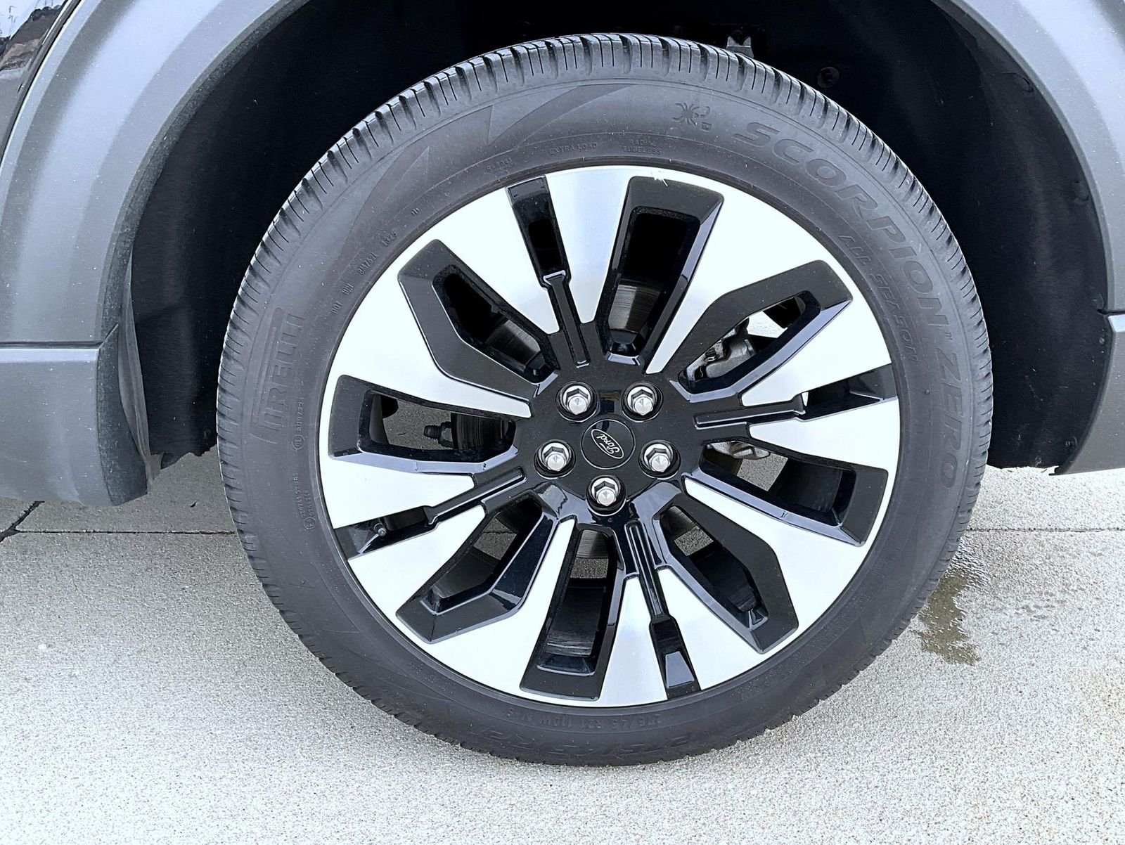Used 2025 Black Ford Platinum image 27