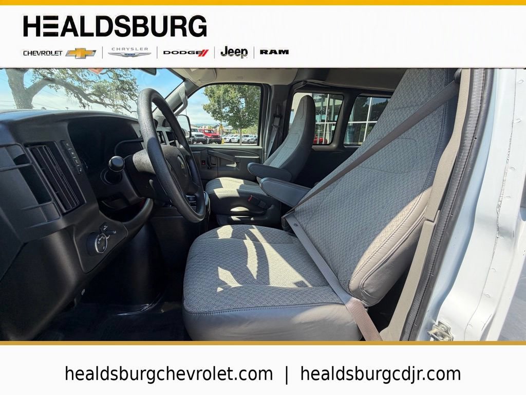 2025 Chevrolet Express Passenger LT - Photo 10