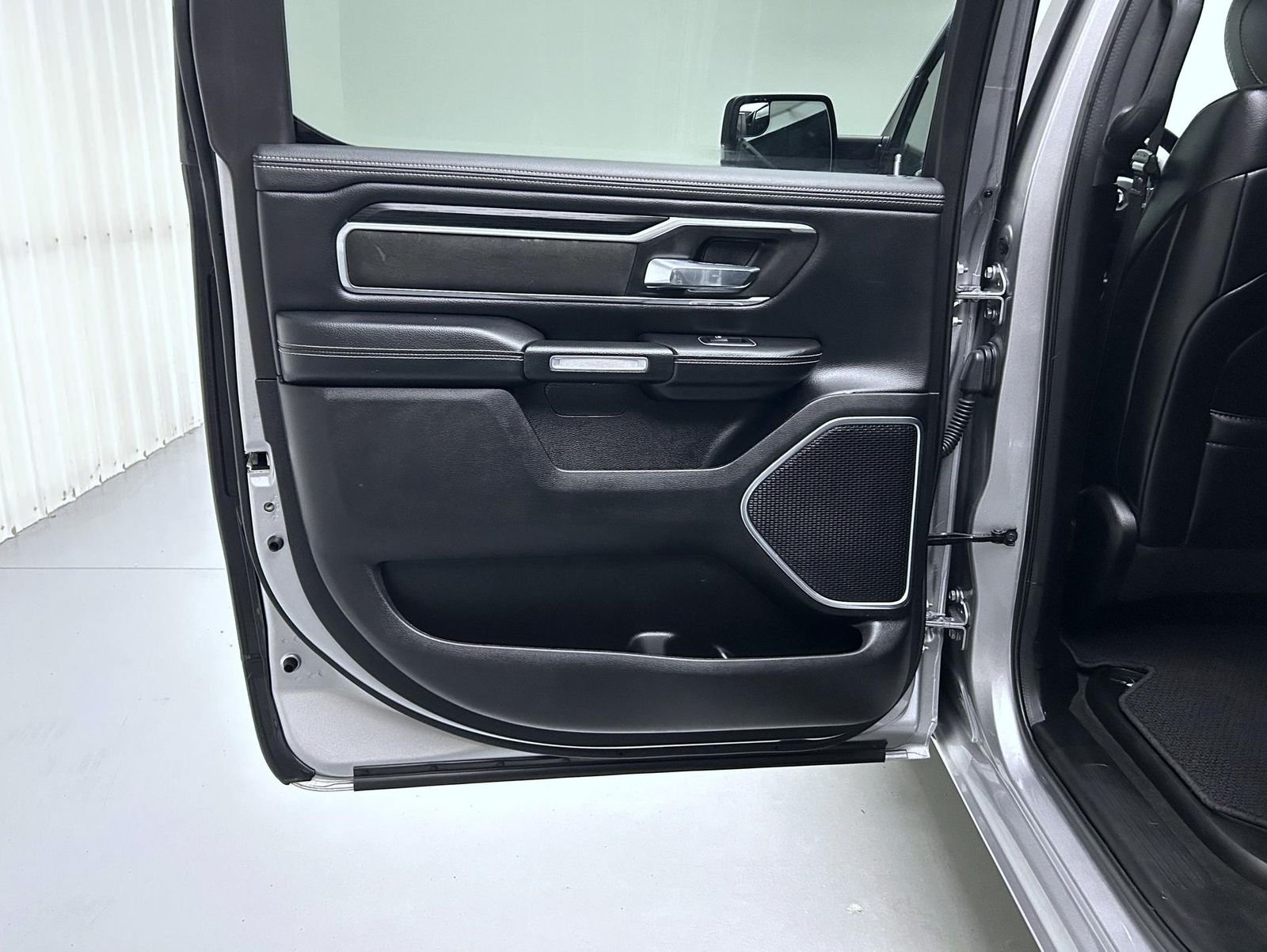 Used 2023 Silver Ram Laramie image 20