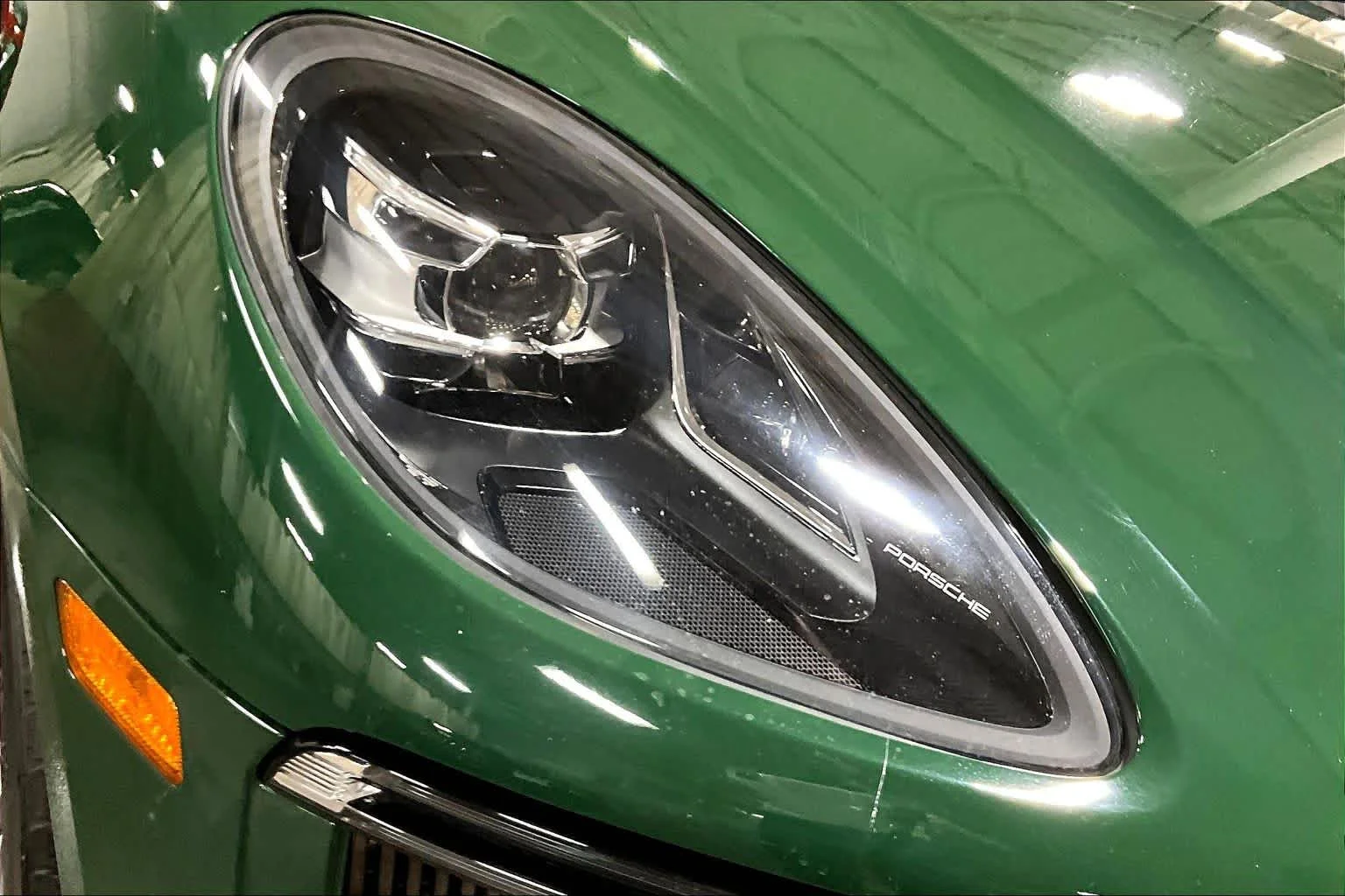 Used 2020 Mamba Green Metallic Porsche Turbo image 28
