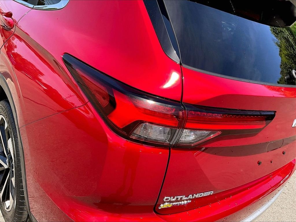 Used 2024 Red Mitsubishi SE image 33