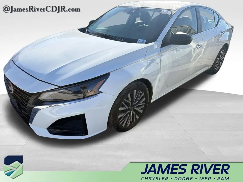 Used 2025 White Nissan 2.5 SV image 8