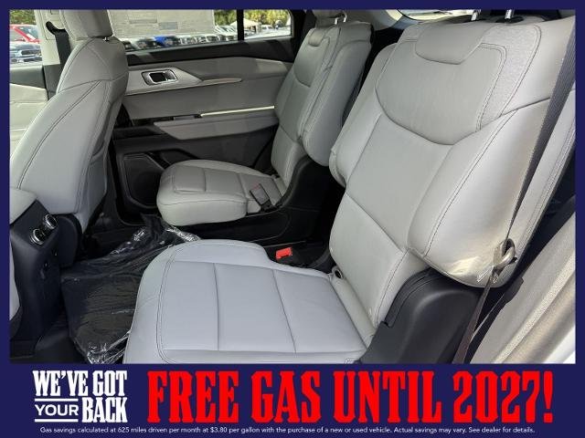 New 2026 Space White Metallic Ford Active image 15