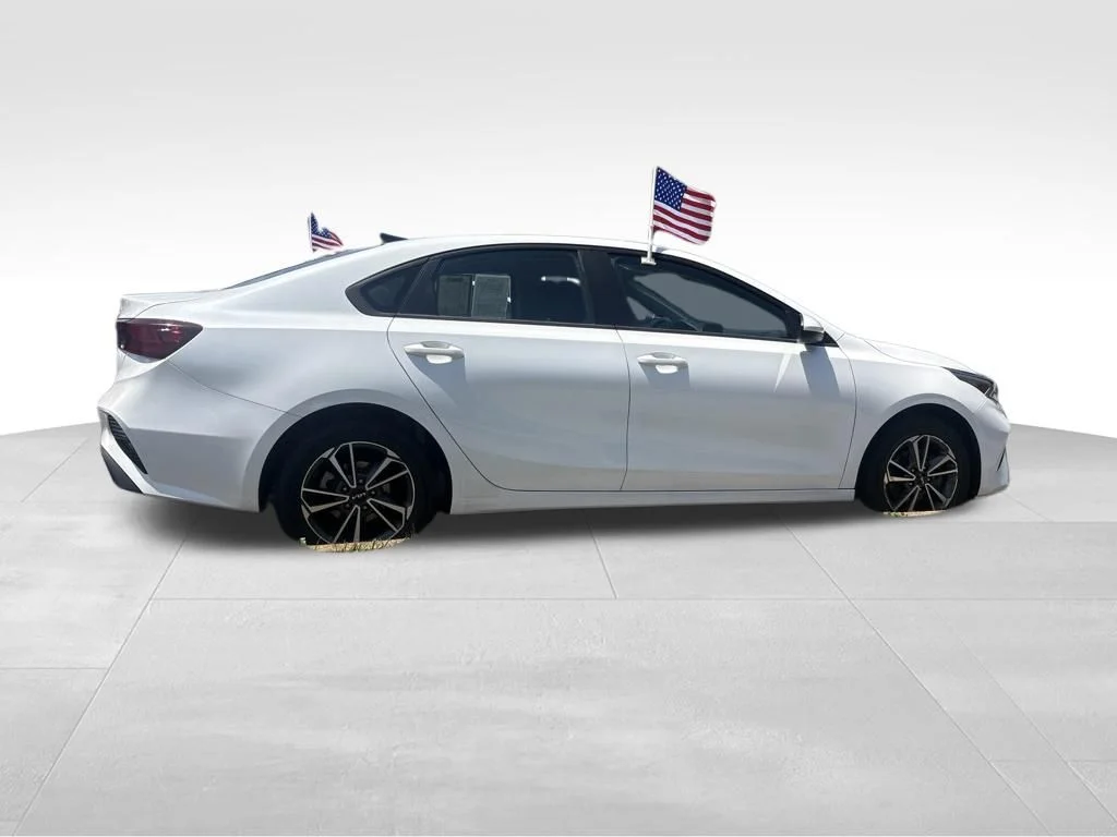 Used 2023 White Kia LXS image 15