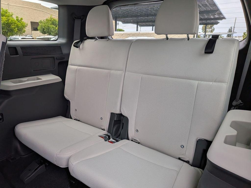 New 2026 White Hyundai SE FWD image 30