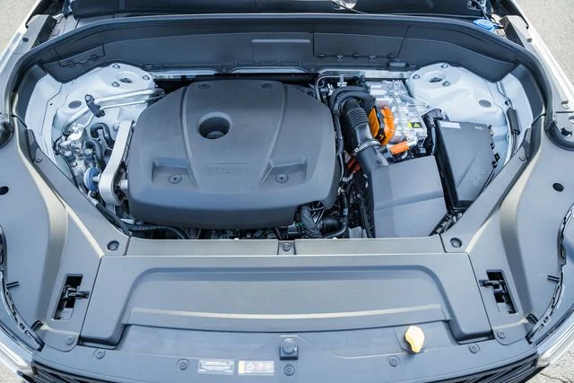 New 2026 Crystal White Volvo T8 Ultra image 19