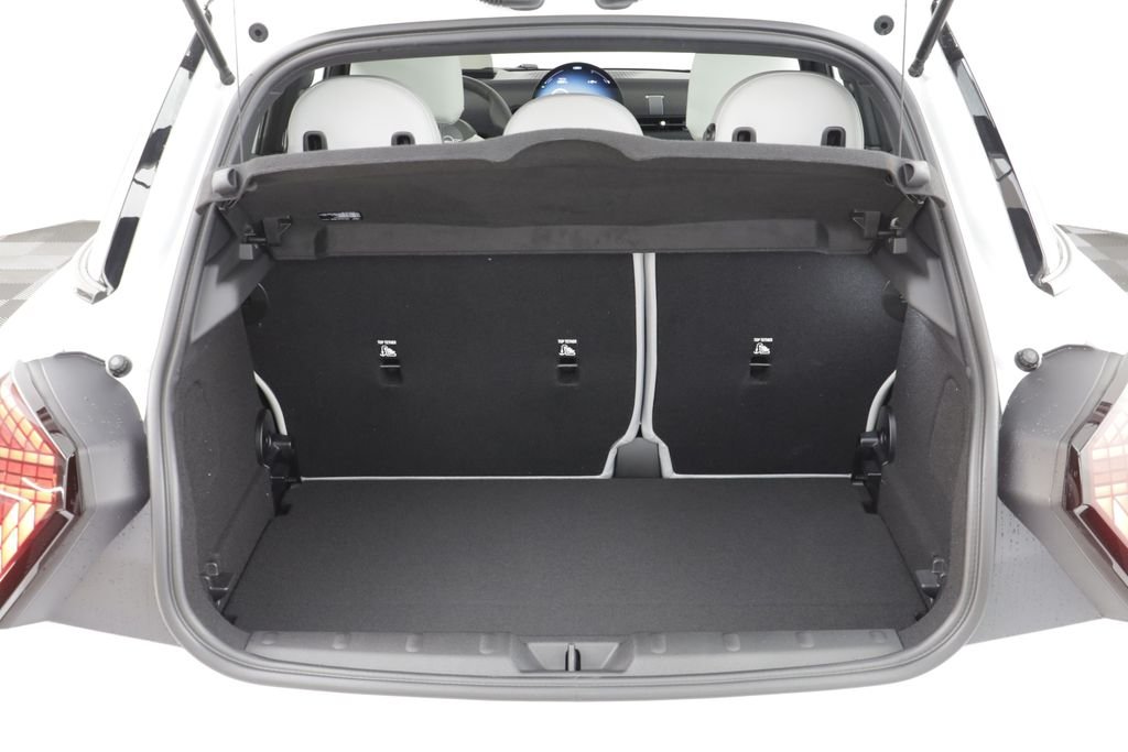 New 2026 White Metallic MINI Oxford Edition image 18