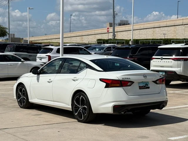 Used 2024 Glacier White Nissan 2.5 SR image 7