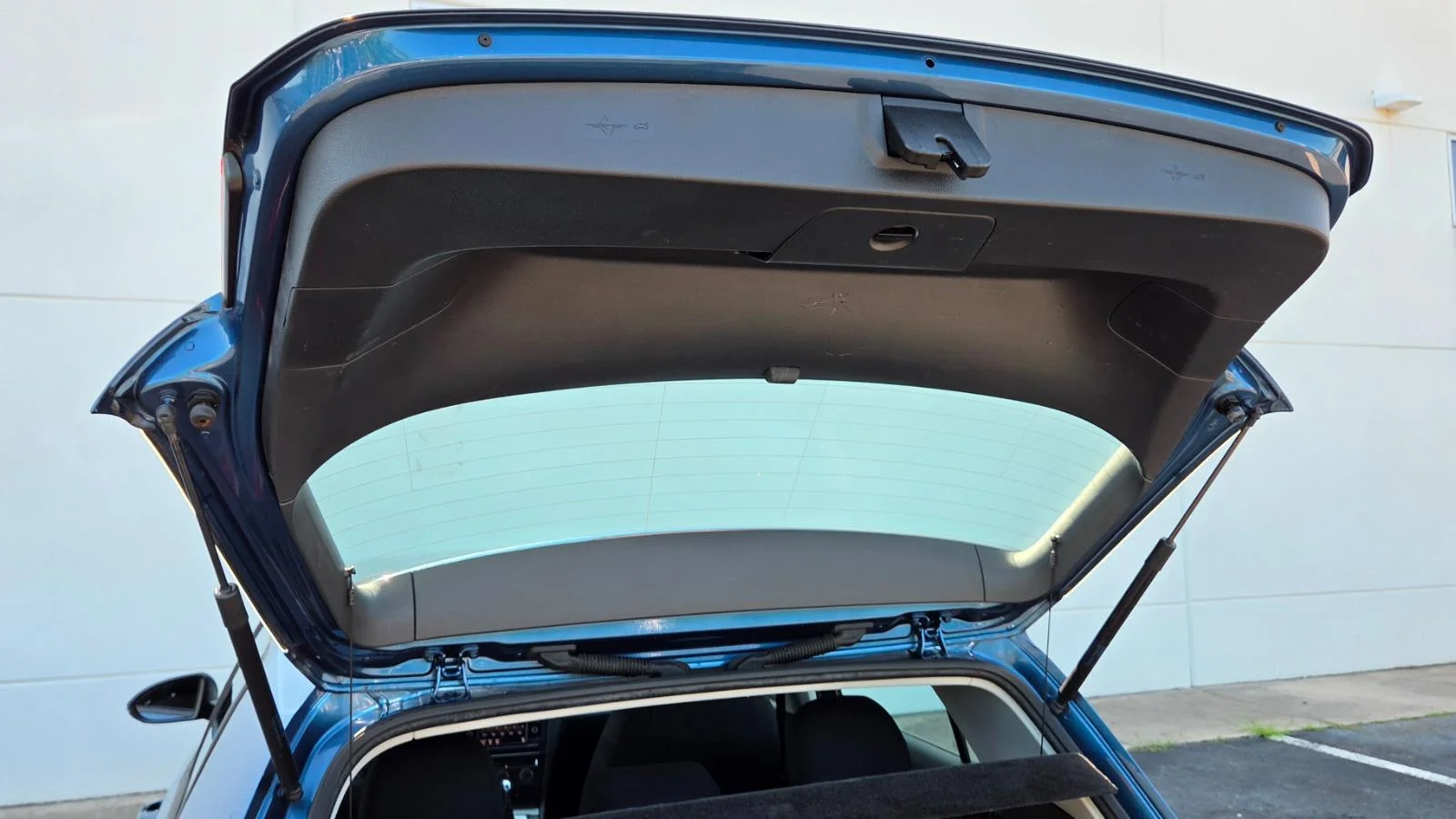 Used 2019 Silk Blue Metallic Volkswagen S image 61