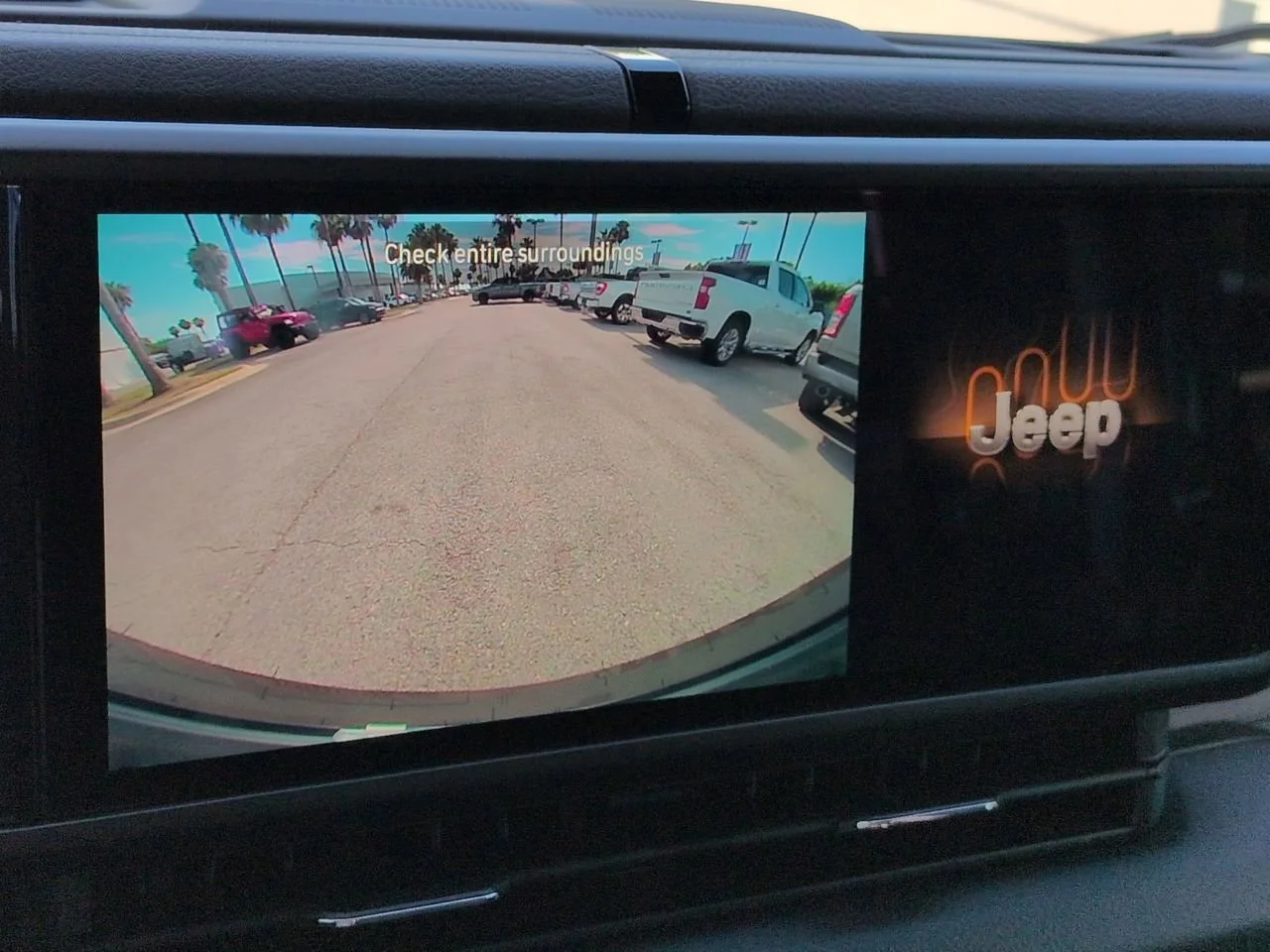Certified Used 2025 Anvil Clear Coat Jeep Sport image 18