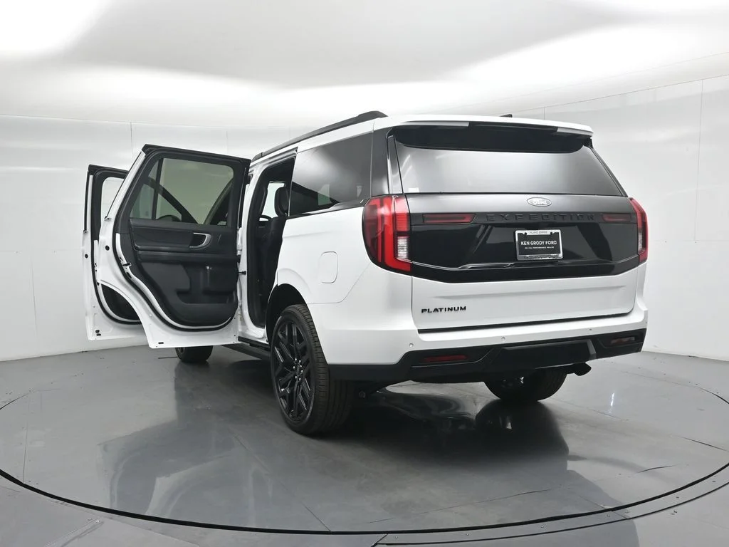 New 2026 Oxford White Ford Platinum image 28