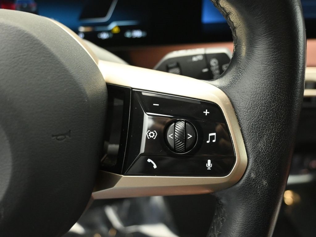 2023 BMW IX - Image 13