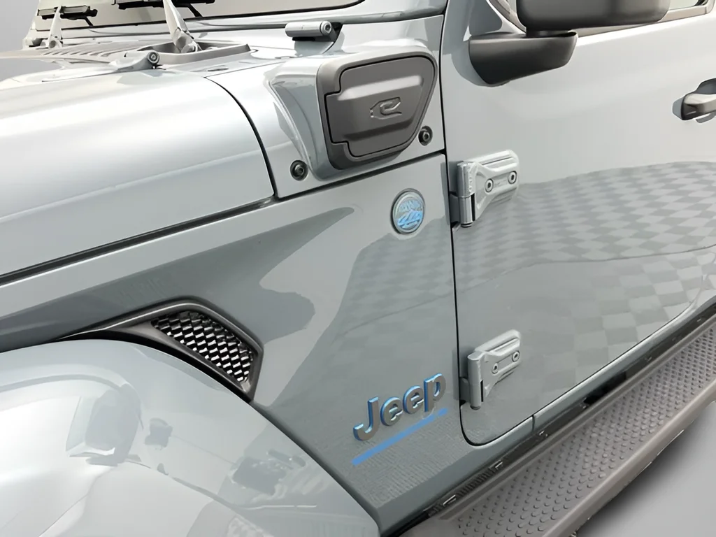 Used 2025 Anvil Clear Coat Jeep Sahara 4xe image 43