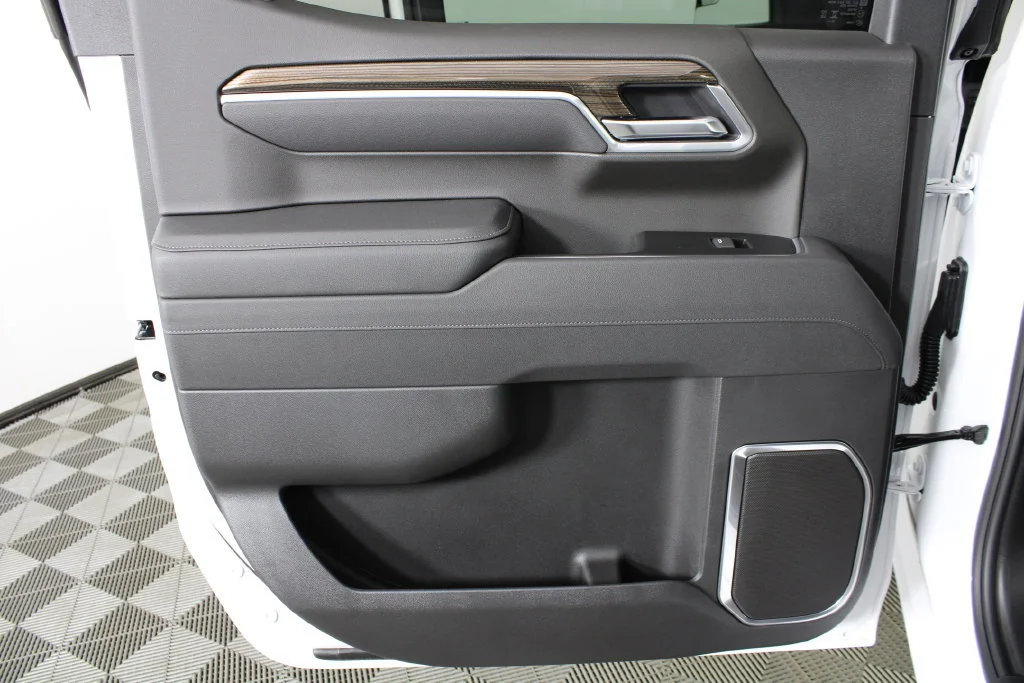 New 2026 Summit White Chevrolet LT (2FL) image 11