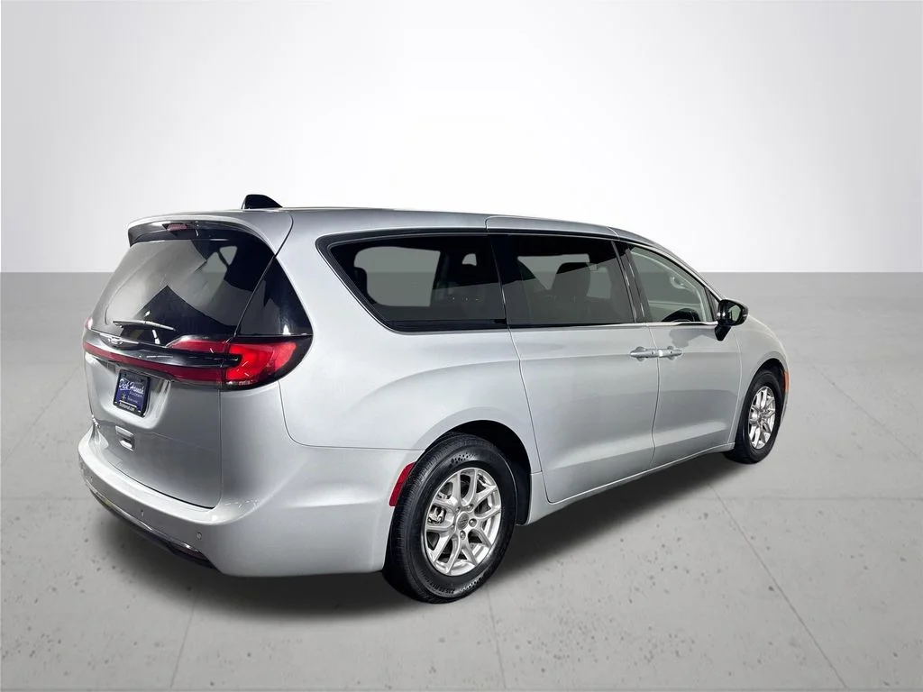 Used 2024 Silver Chrysler Touring L image 6