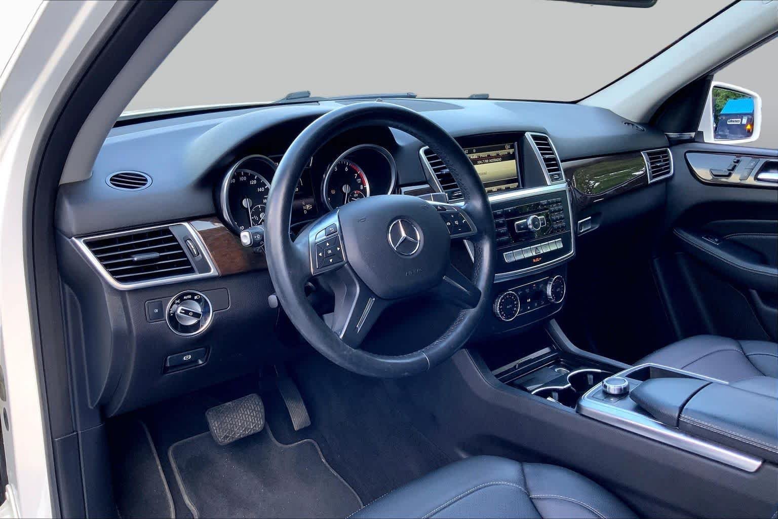 Used 2015 designo Diamond White Metallic Mercedes-Benz ML 350 image 18