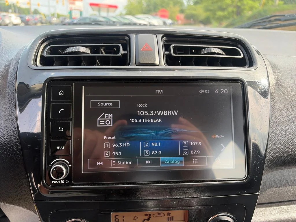 Used 2024 Silver Mitsubishi ES image 18