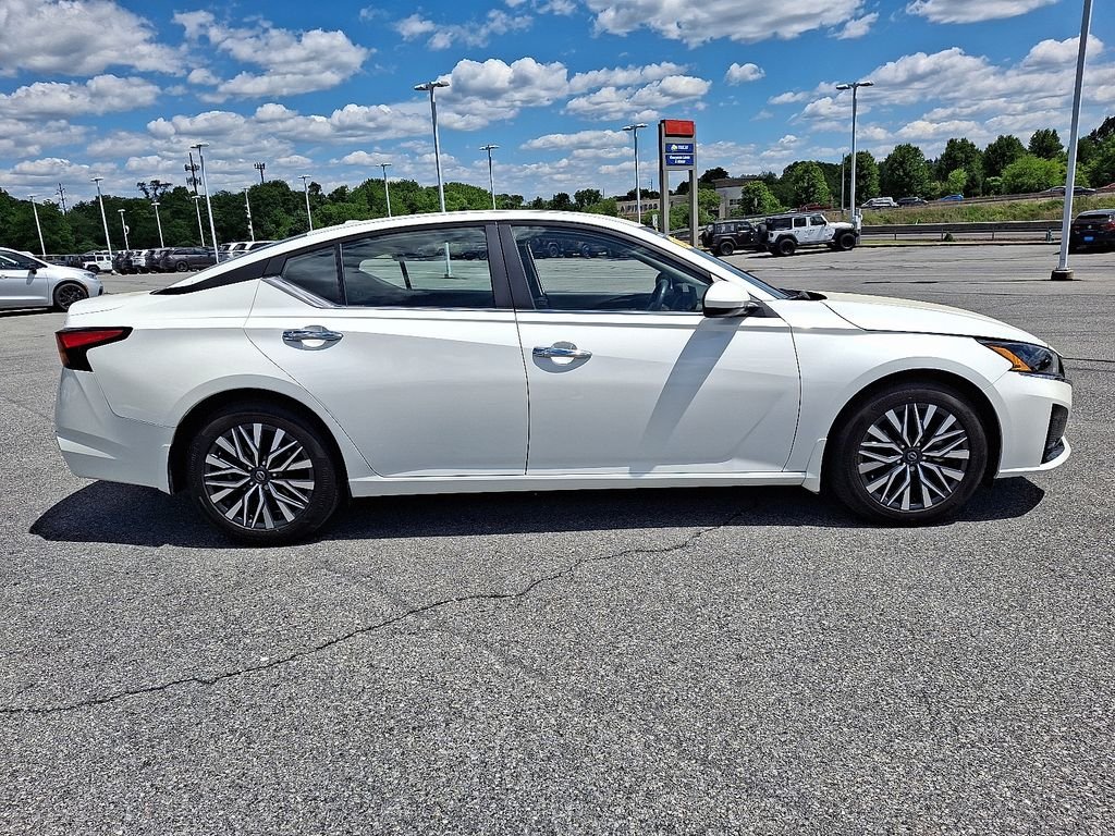 Used 2023 White Nissan 2.5 SV image 8