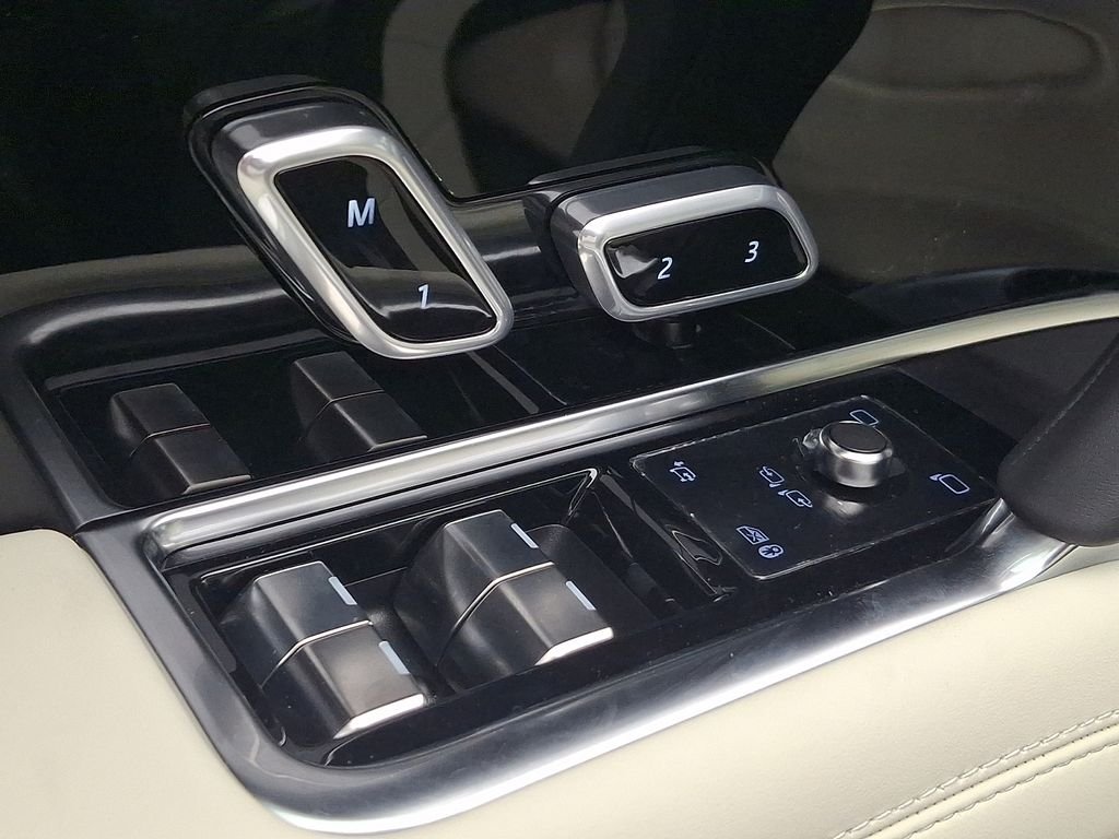 New 2026 Carpathian Grey Land Rover SE image 21