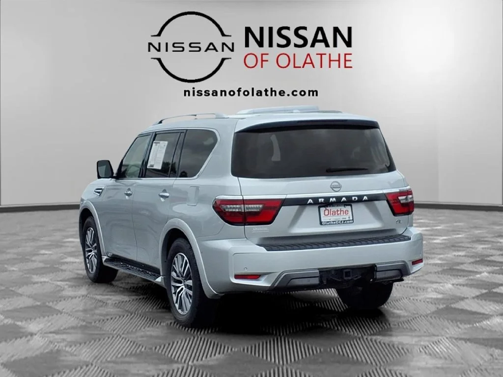 Used 2024 Silver Nissan SL image 5