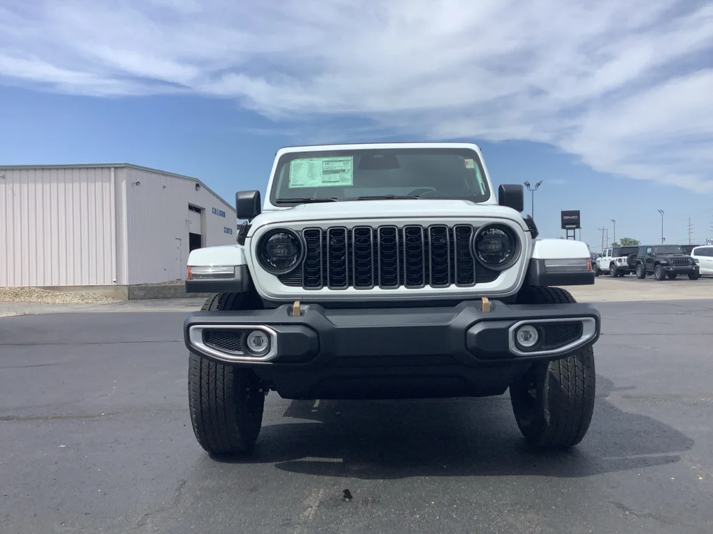New 2026 Bright White Clear-Coat Exterior Paint Jeep  image 11