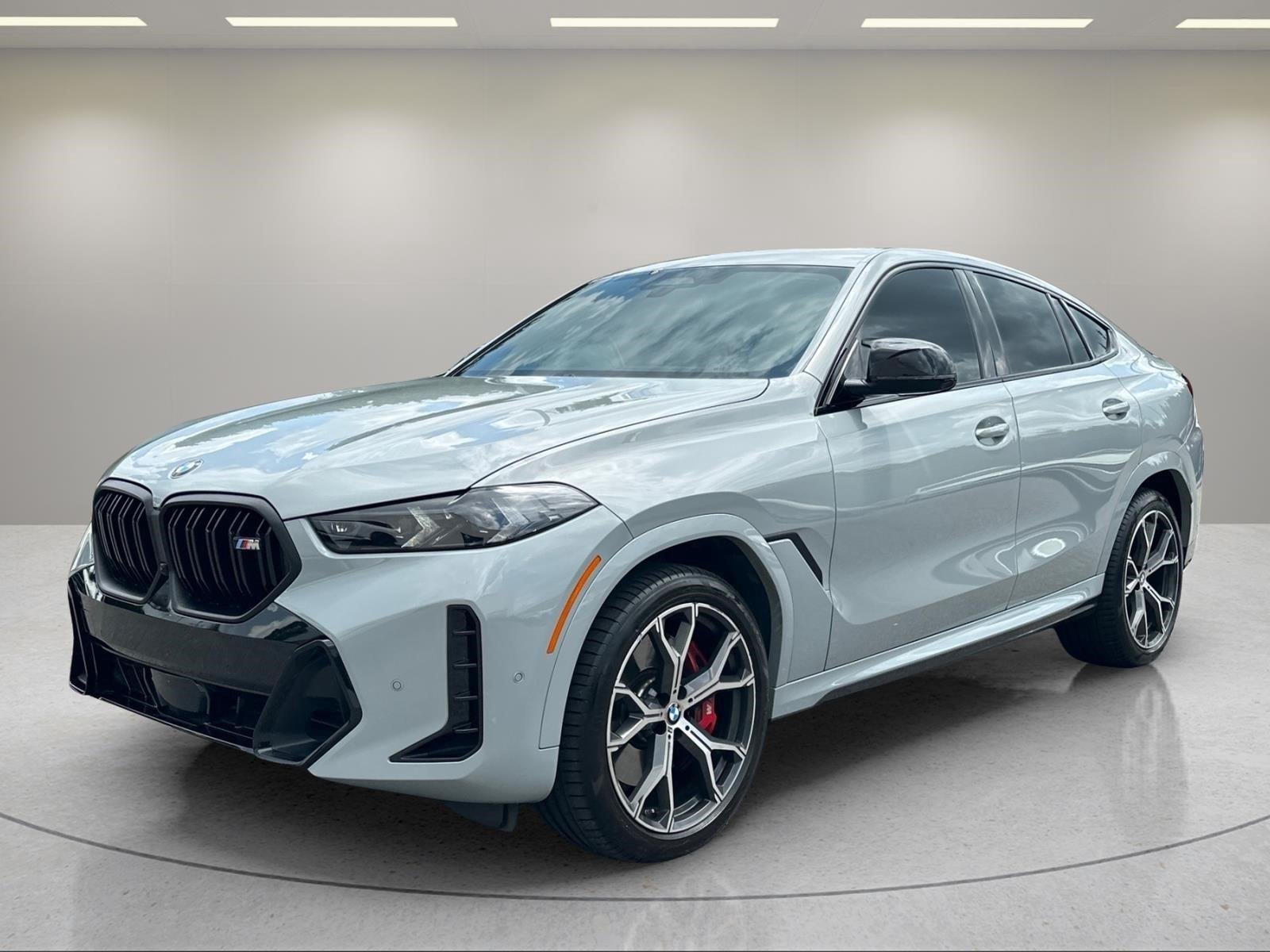 Used 2025  BMW M60i image 1