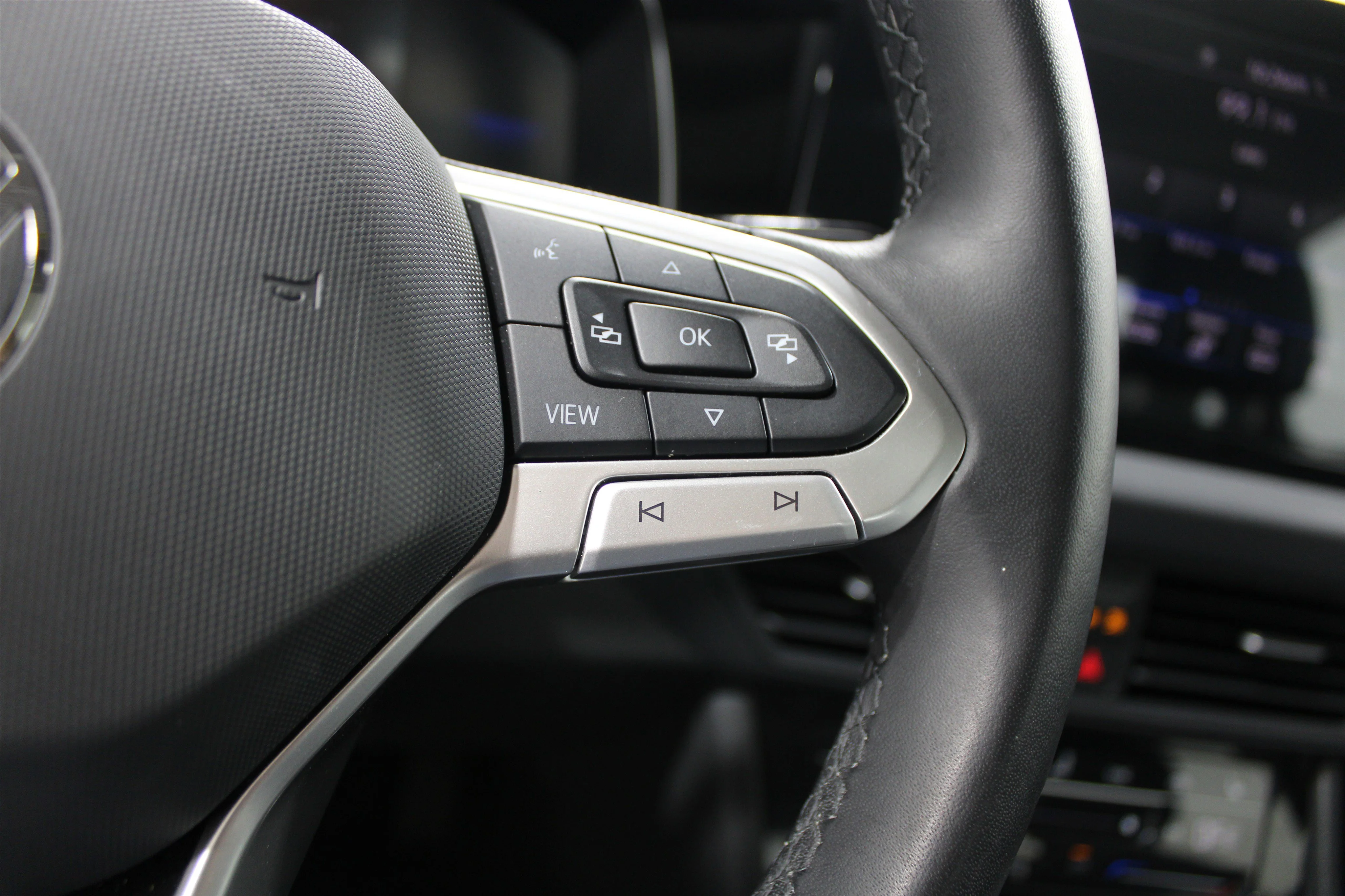 2025 Volkswagen Jetta SE - Photo 11