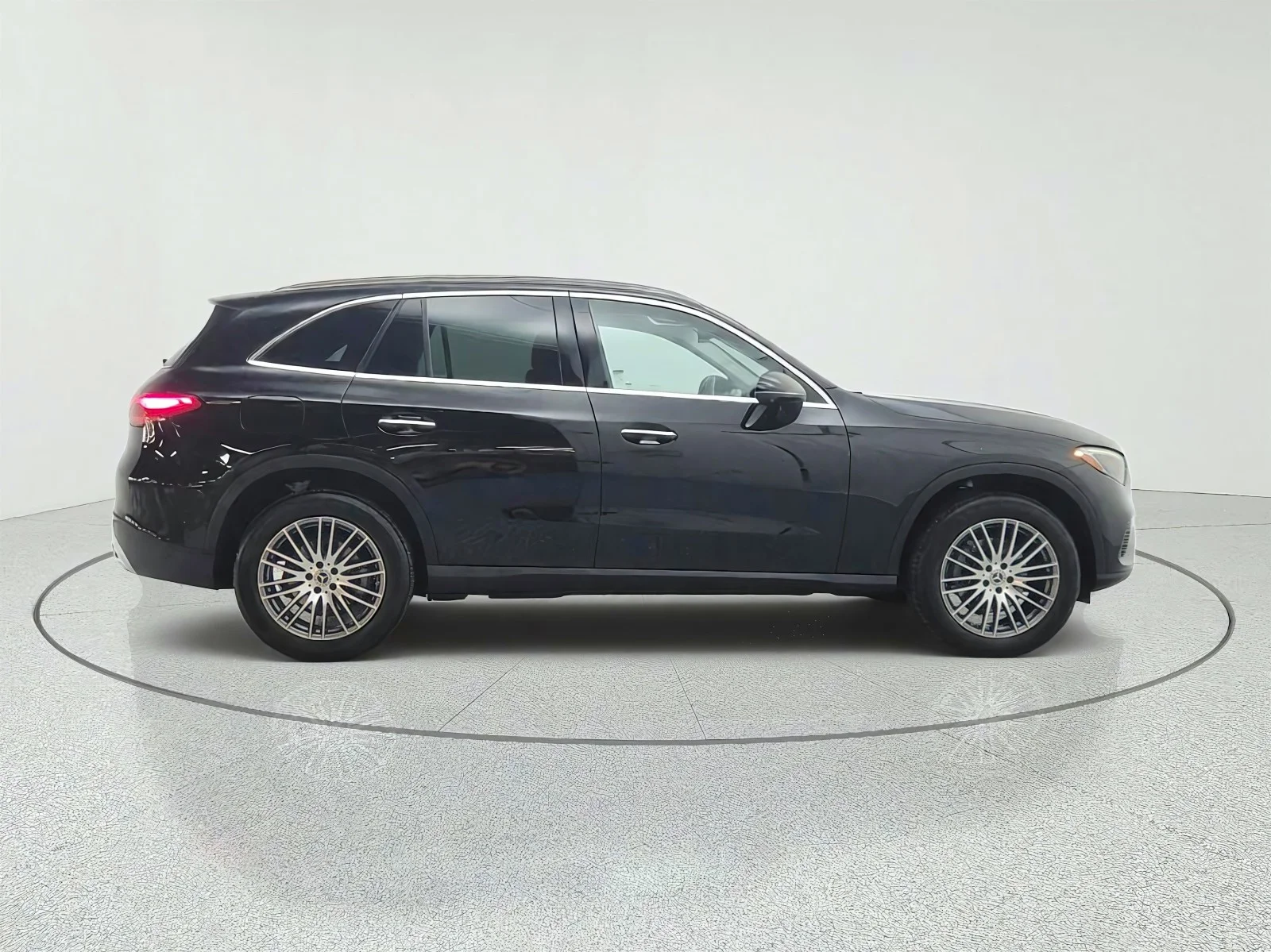Used 2024 Black Mercedes-Benz GLC 300 SUV image 4