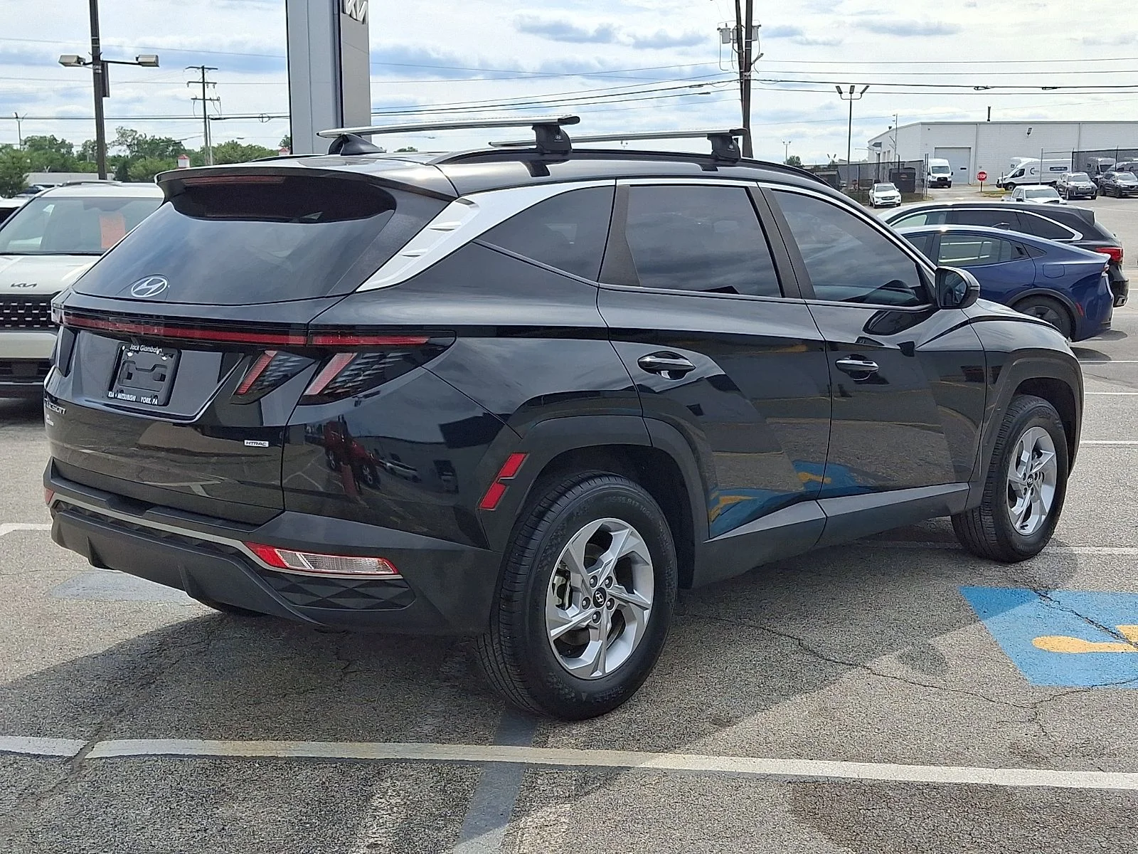 Used 2023 Black Hyundai SEL image 2