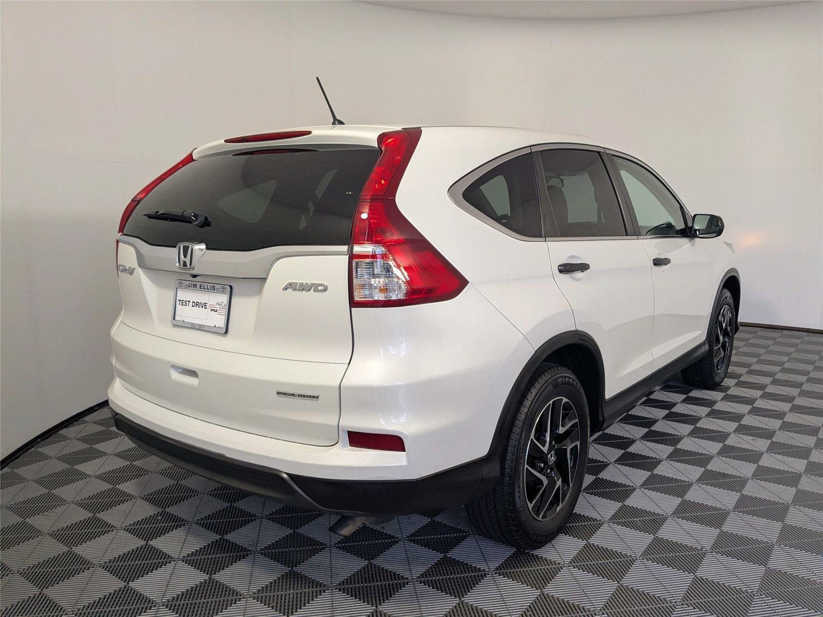 Used 2016 White Diamond Pearl Honda SE image 5
