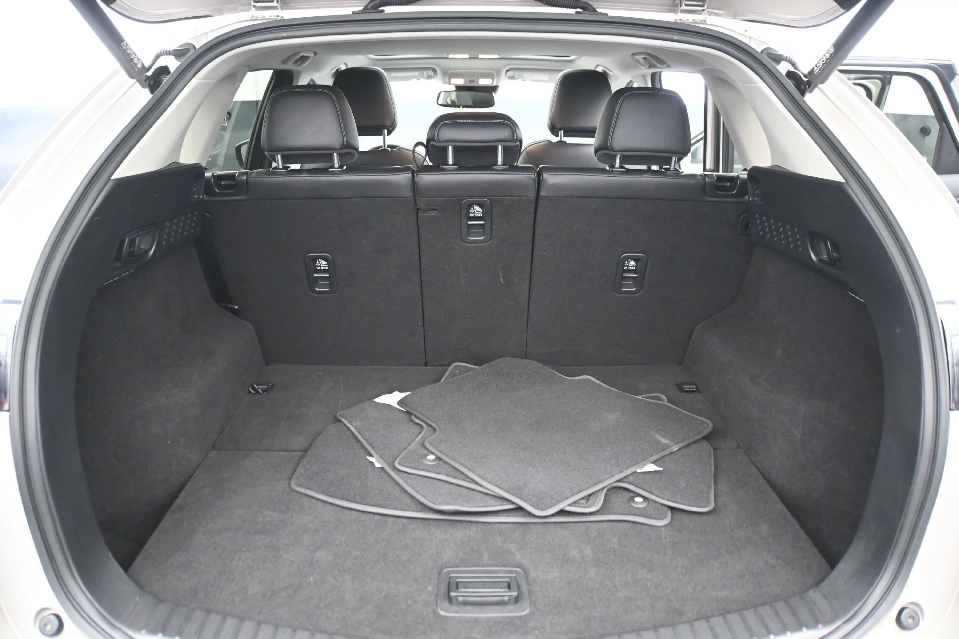 Used 2025 Platinum Quartz Metallic Mazda 2.5 S Preferred Package image 15