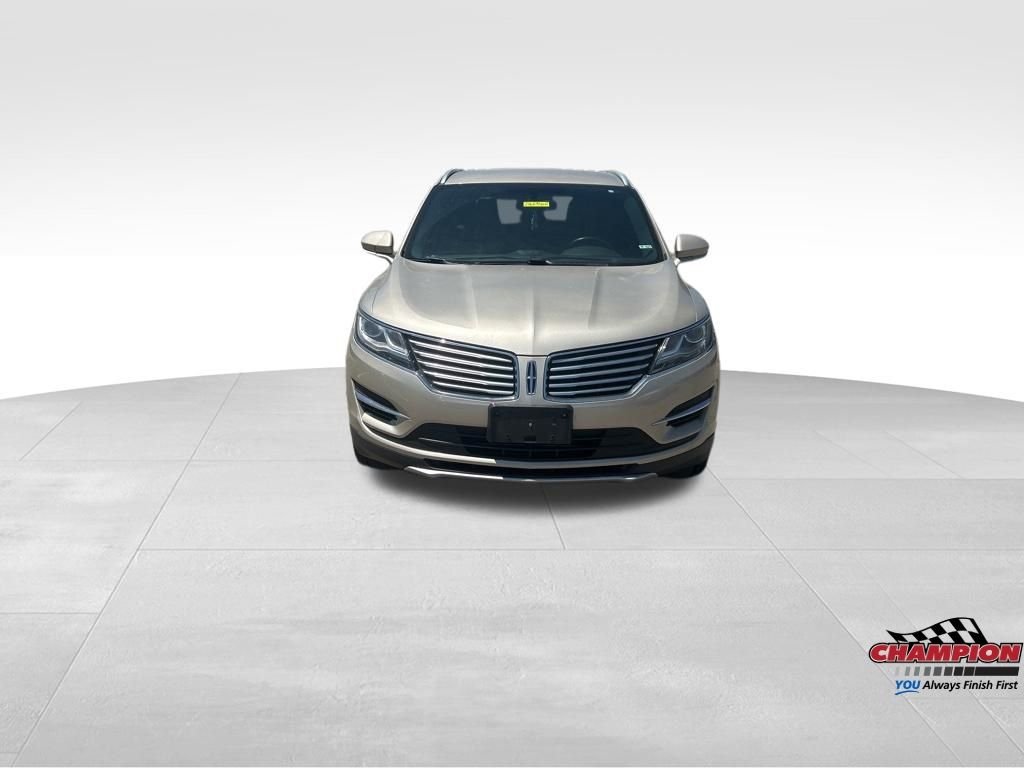 Used 2017 Gold Lincoln Premiere image 8