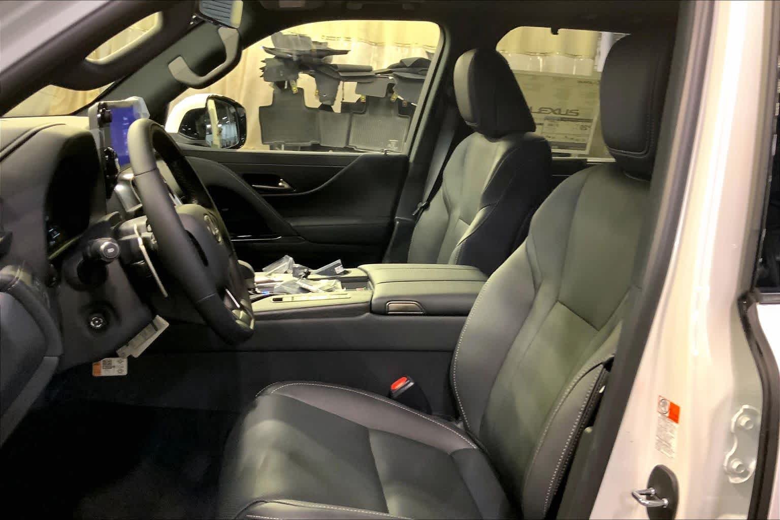 2026 Lexus LX 700h Luxury - Photo 9
